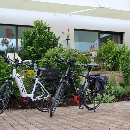 Moderne Naehe Bad Griesbach, * Haarbach